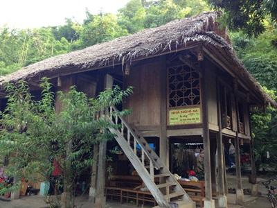 ベトナムのマイチャウにある伝統的な家屋 ベトナムの村落開発を行う伝統的なマイチャウの家屋
